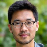 Portrait de David Chen, Responsable du Développement Durable chez Azimut Tech.
