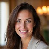 Portrait d'Élodie Martin, Directrice des Expériences Client d'Azimut Tech.